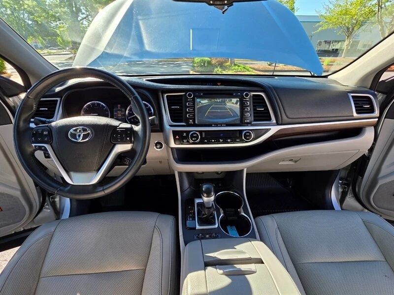 2016 Toyota Highlander - Image 19 of 21