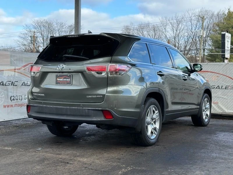 2016 Toyota Highlander - Image 9 of 12