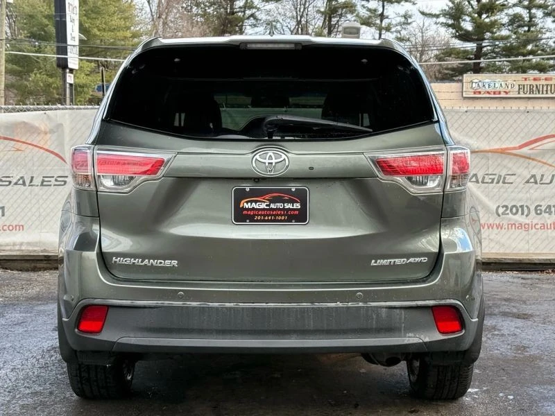 2016 Toyota Highlander - Image 10 of 12