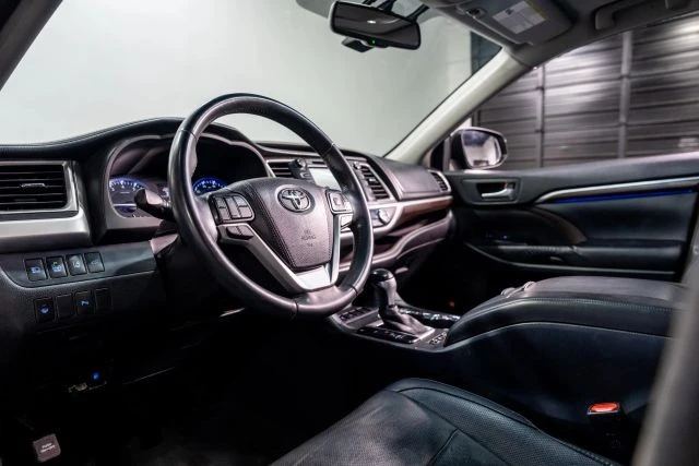 2016 Toyota Highlander - Image 17 of 21