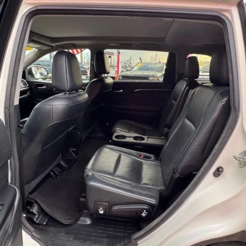 2016 Toyota Highlander - Image 8 of 16