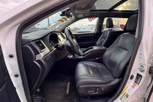 2016 Toyota Highlander - Image 11 of 16