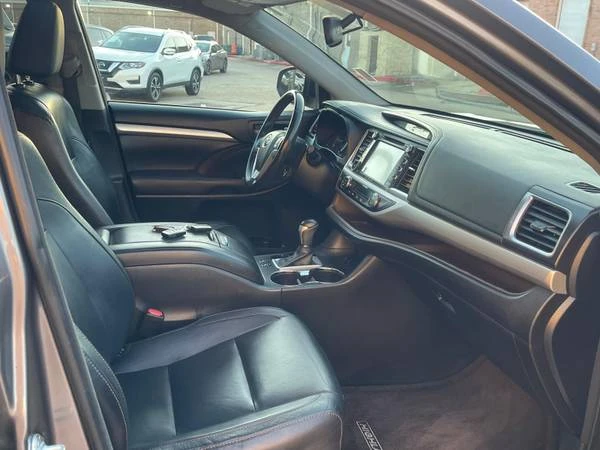 2016 Toyota Highlander - Image 11 of 21