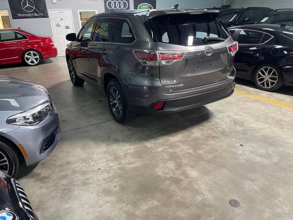 2016 Toyota Highlander - Image 8 of 21