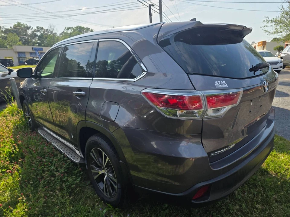 2016 Toyota Highlander - Image 10 of 11