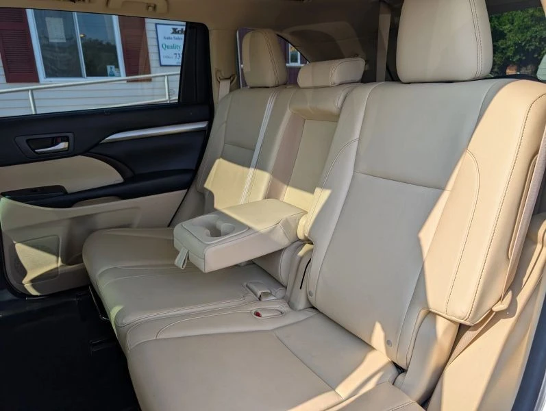 2016 Toyota Highlander - Image 10 of 12