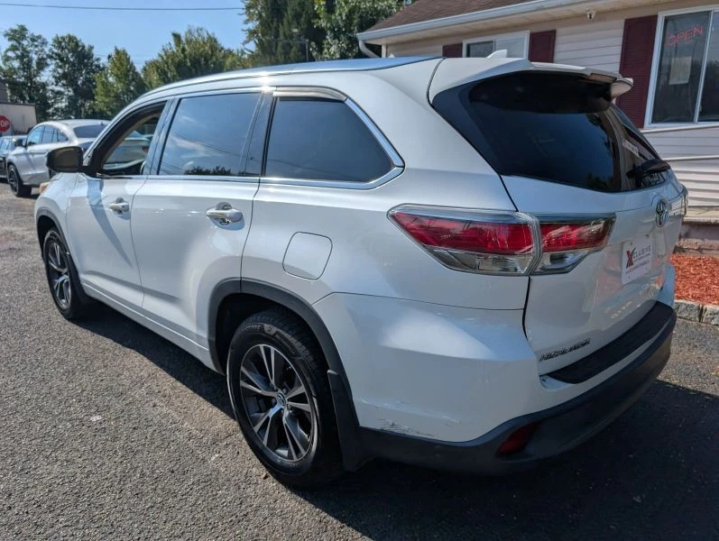 2016 Toyota Highlander - Image 2 of 12