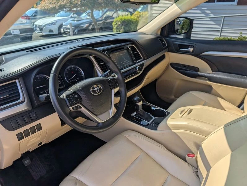 2016 Toyota Highlander - Image 8 of 12