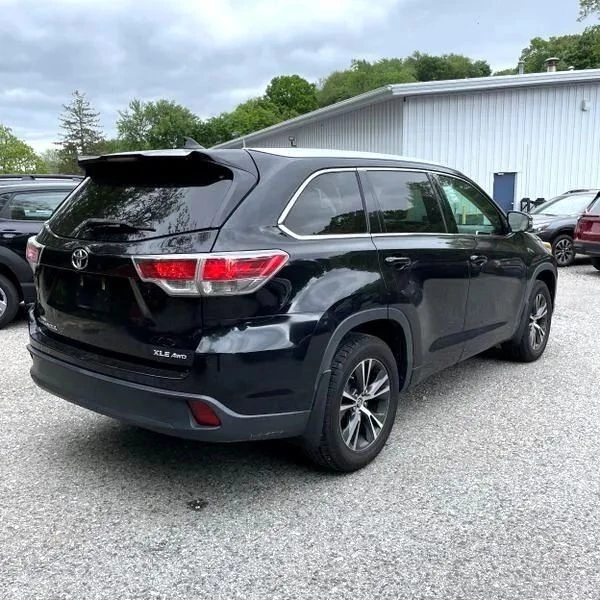 2016 Toyota Highlander - Image 8 of 12