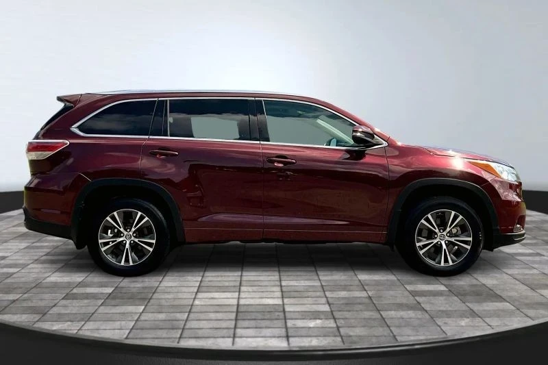 2016 Toyota Highlander - Image 8 of 12