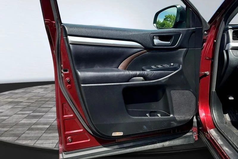 2016 Toyota Highlander - Image 9 of 12