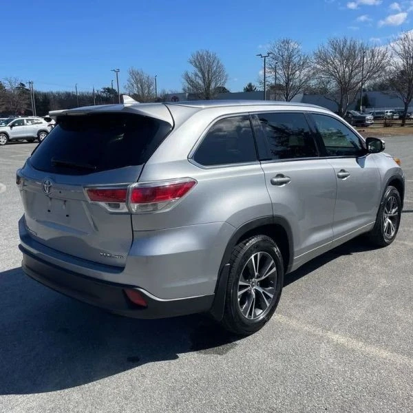 2016 Toyota Highlander - Image 8 of 12