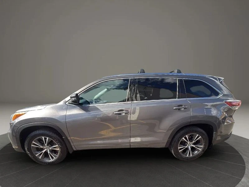 2016 Toyota Highlander - Image 8 of 12