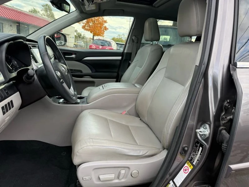 2016 Toyota Highlander - Image 9 of 12