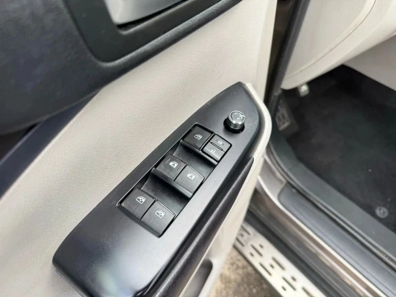 2016 Toyota Highlander - Image 10 of 12