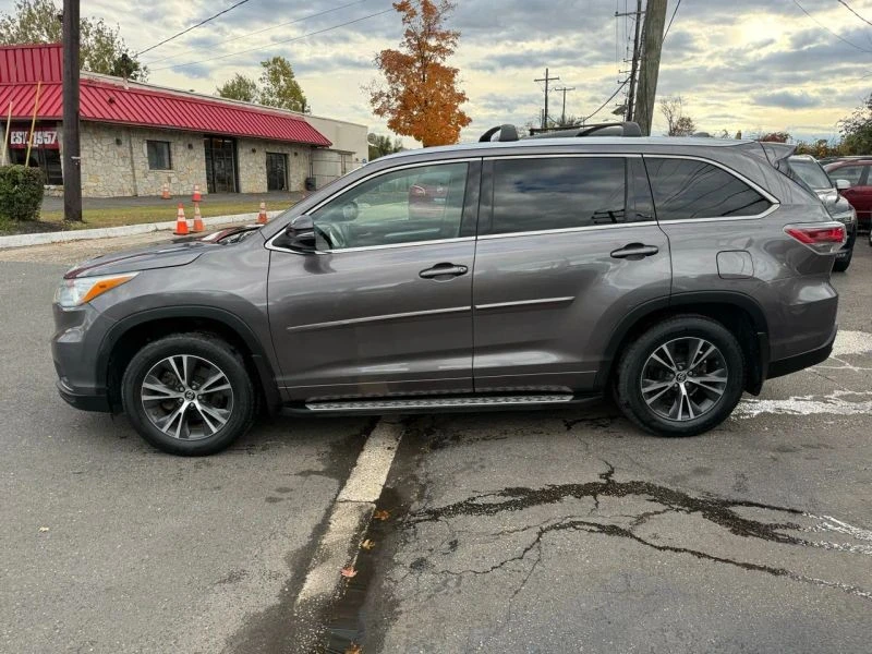 2016 Toyota Highlander - Image 5 of 12