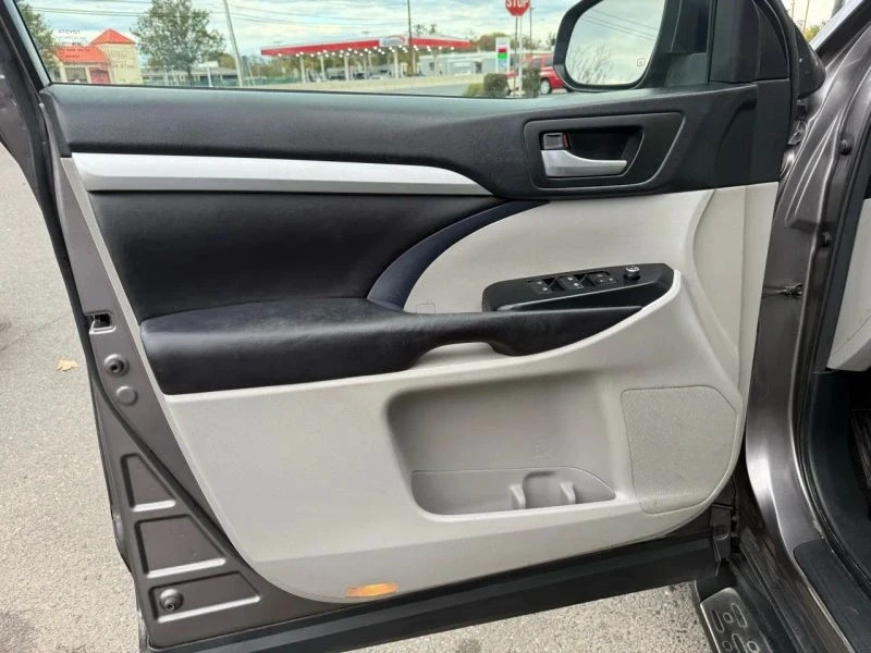 2016 Toyota Highlander - Image 11 of 12