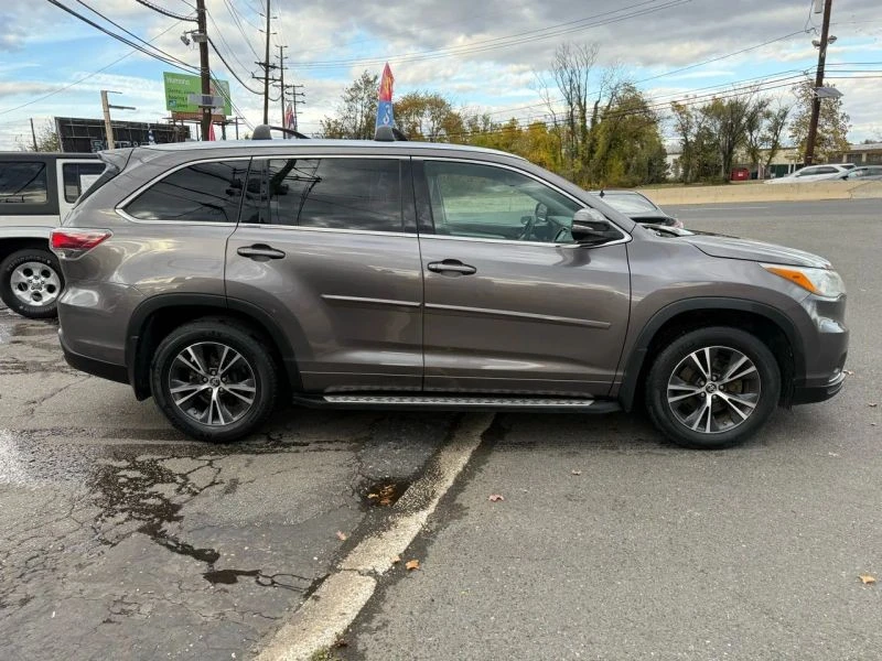 2016 Toyota Highlander - Image 4 of 12