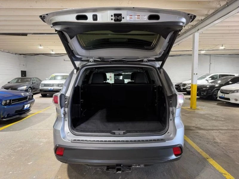 2016 Toyota Highlander - Image 8 of 12