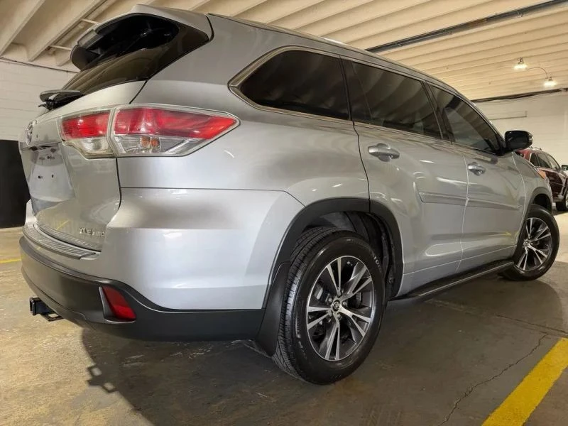 2016 Toyota Highlander - Image 4 of 12