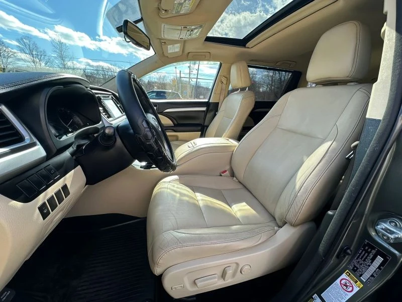 2016 Toyota Highlander - Image 11 of 12
