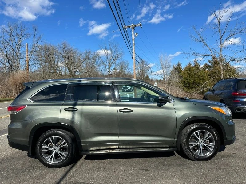 2016 Toyota Highlander - Image 8 of 12