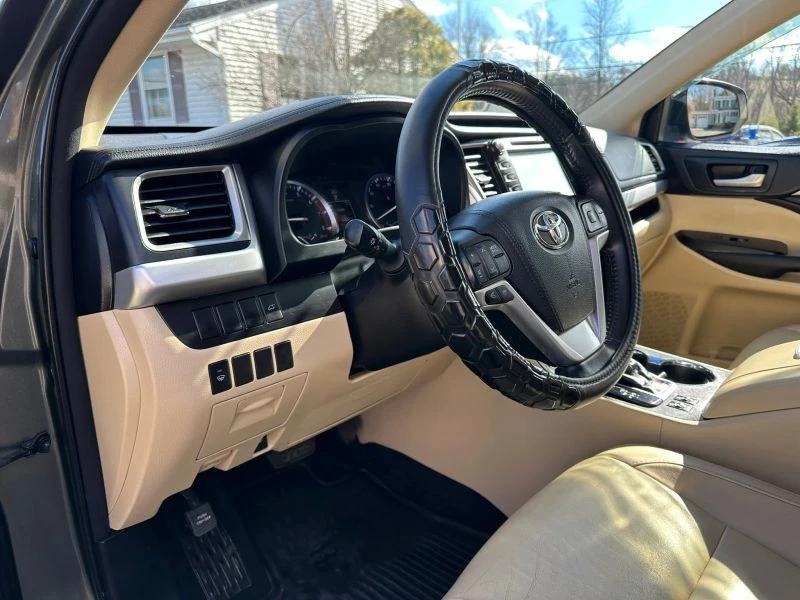 2016 Toyota Highlander - Image 10 of 12