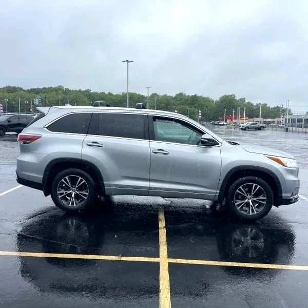 2016 Toyota Highlander - Image 10 of 12