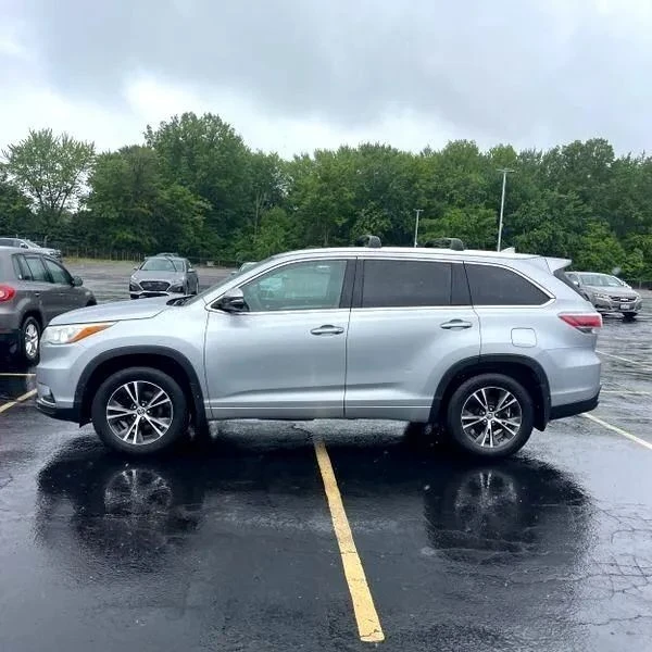 2016 Toyota Highlander - Image 3 of 12