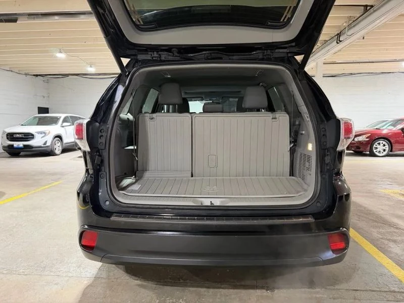 2016 Toyota Highlander - Image 8 of 12