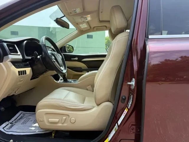 2016 Toyota Highlander - Image 11 of 12