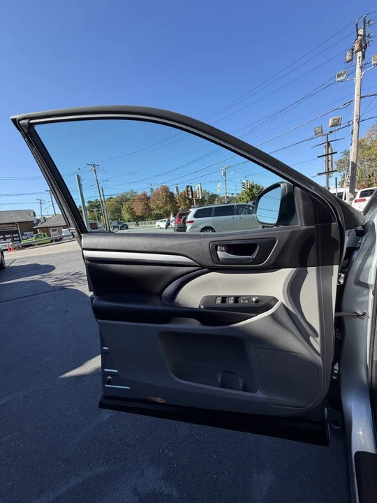 2016 Toyota Highlander - Image 20 of 21