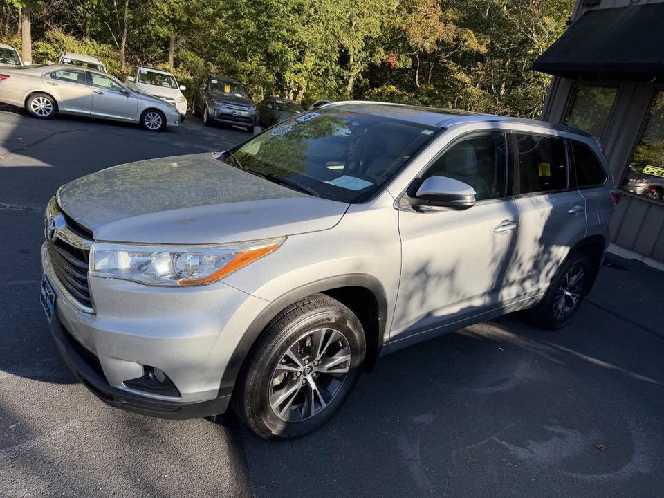 2016 Toyota Highlander - Image 8 of 21
