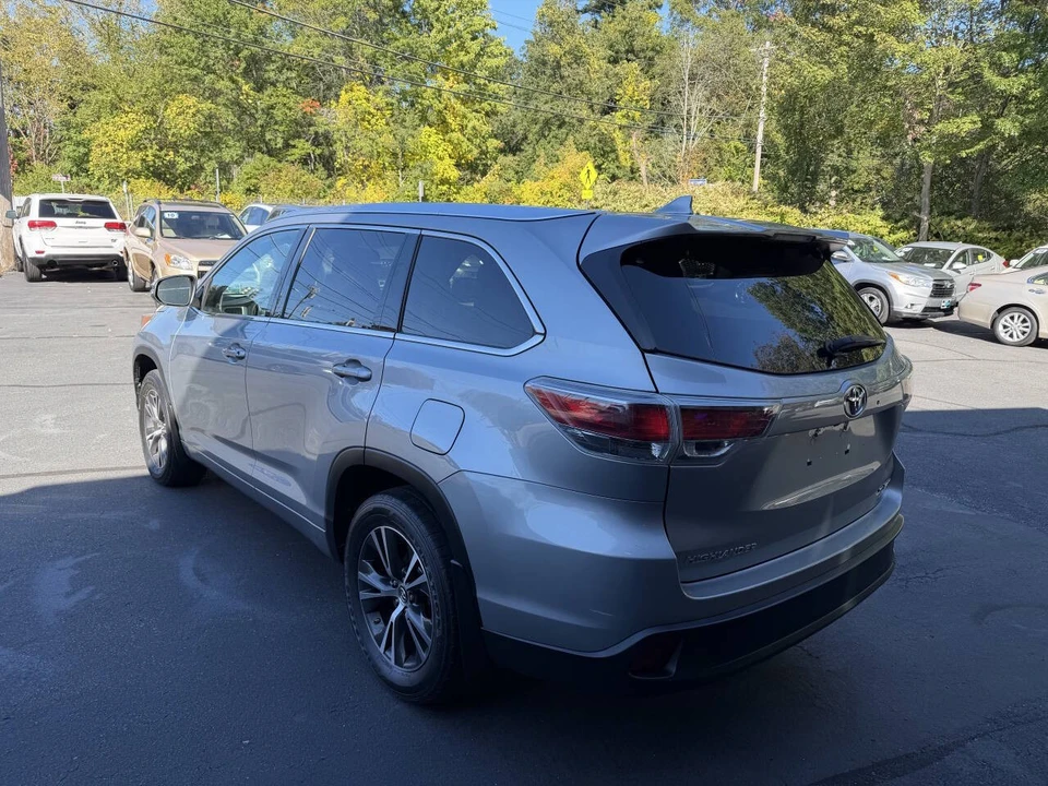 2016 Toyota Highlander - Image 10 of 21