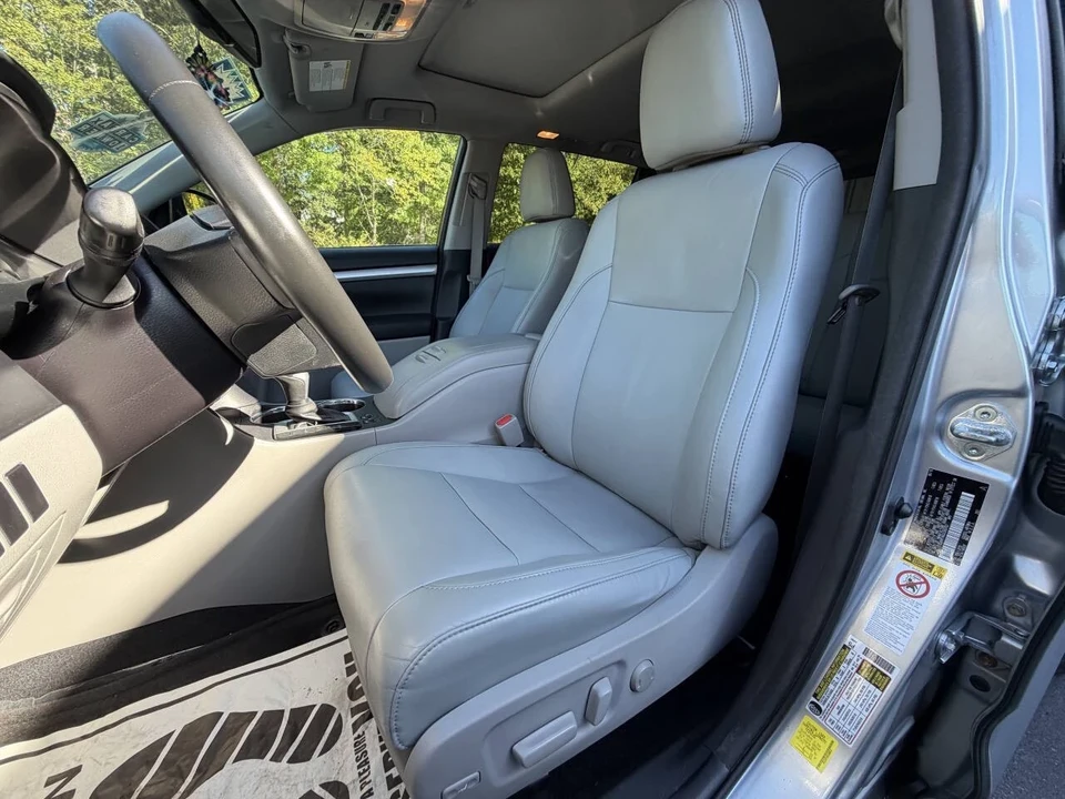 2016 Toyota Highlander - Image 16 of 21