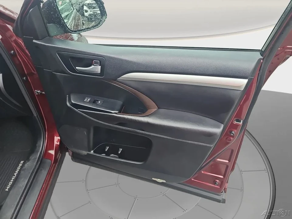 2016 Toyota Highlander - Image 18 of 21