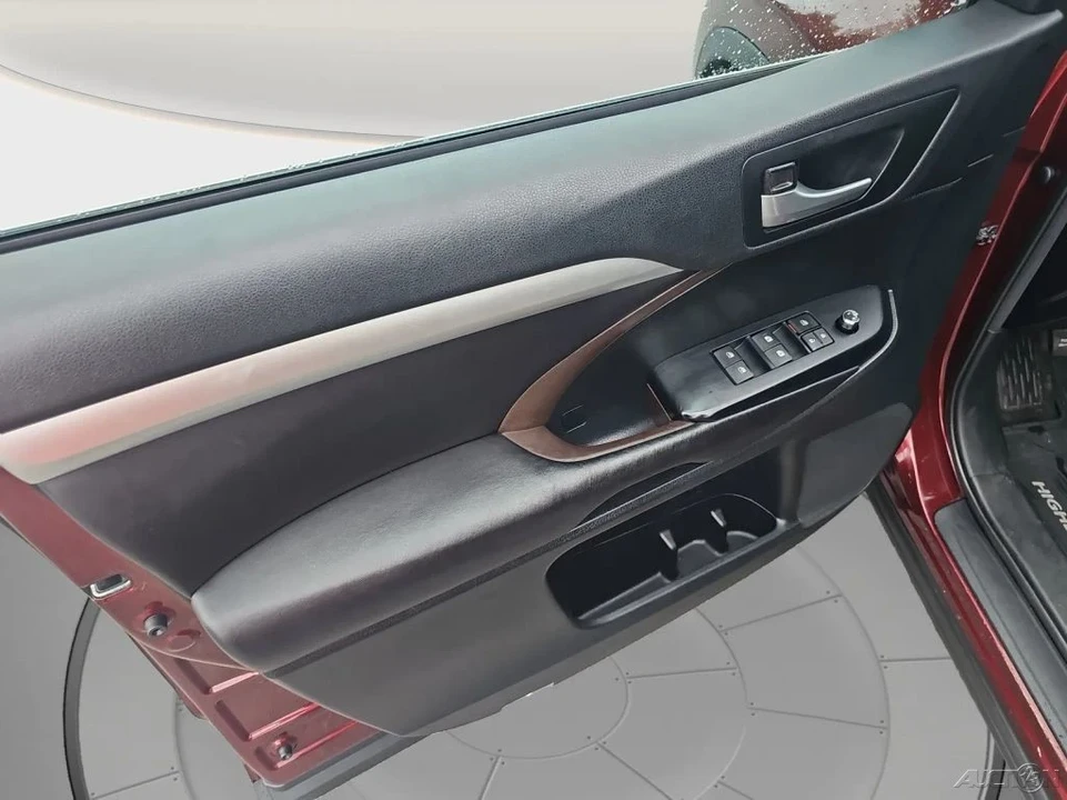 2016 Toyota Highlander - Image 13 of 21