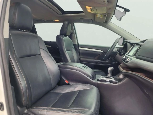 2016 Toyota Highlander - Image 19 of 21