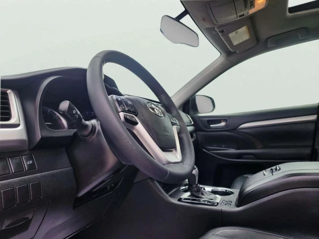 2016 Toyota Highlander - Image 16 of 21