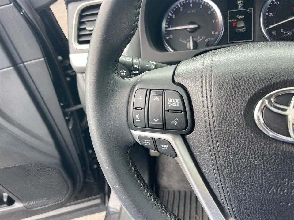 2016 Toyota Highlander - Image 16 of 21