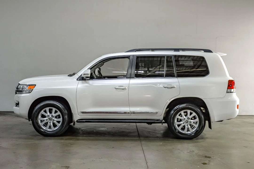 2016 Toyota J200 Land Cruiser - Image 17 of 31
