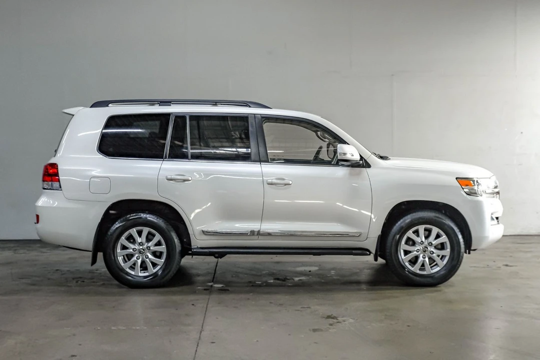 2016 Toyota J200 Land Cruiser - Image 11 of 31