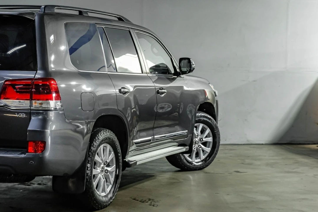 2016 Toyota J200 Land Cruiser - Image 14 of 31