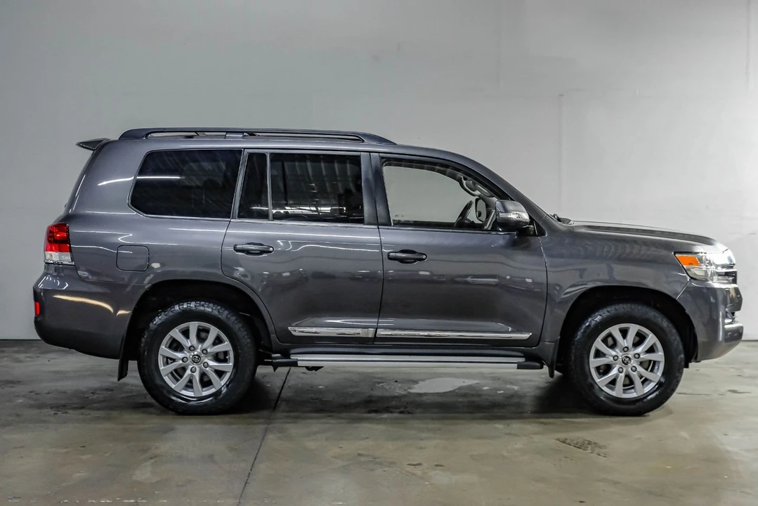 2016 Toyota J200 Land Cruiser - Image 11 of 31