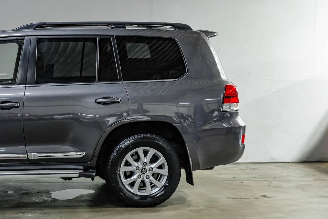 2016 Toyota J200 Land Cruiser - Image 19 of 31