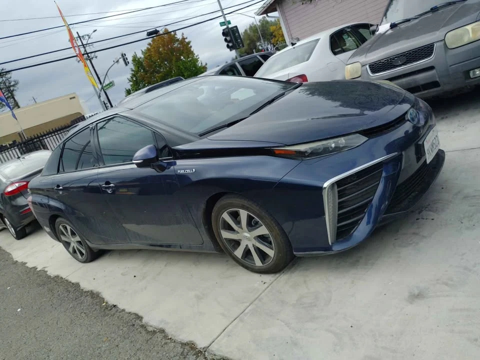 2016 Toyota Mirai - Image 5 of 12