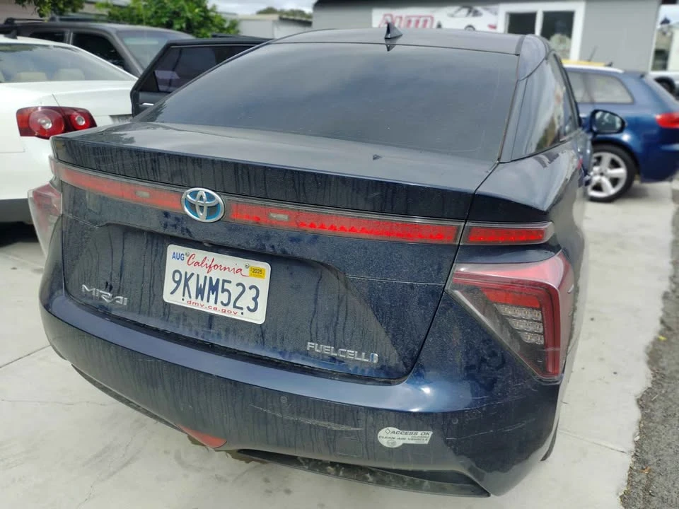 2016 Toyota Mirai - Image 11 of 12
