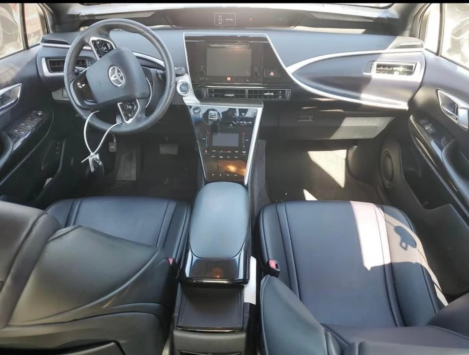 2016 Toyota Mirai - Image 8 of 12
