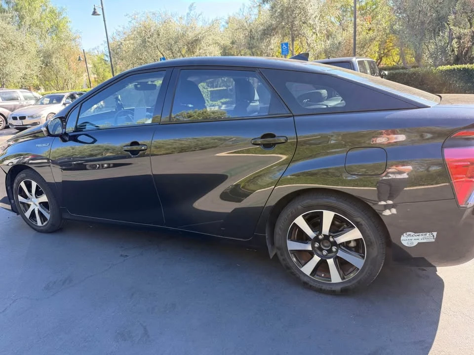 2016 Toyota Mirai - Image 7 of 10