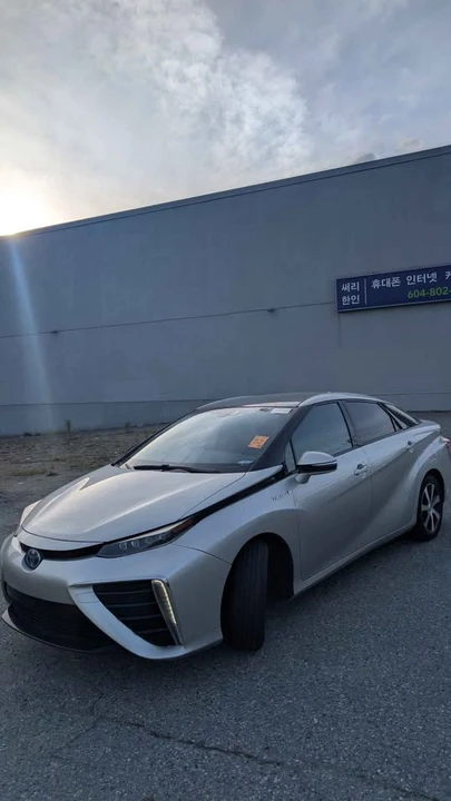 2016 Toyota Mirai - Image 5 of 8